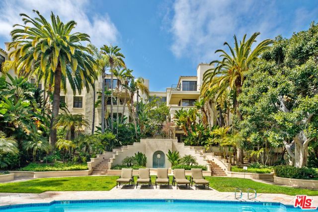 555 S Barrington Avenue, Los Angeles, CA 90049