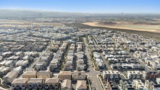202 Keeper, Irvine CA: https://media.crmls.org/mediaz/47264d60-e15d-41bf-9ef1-788e77285dc4.jpg