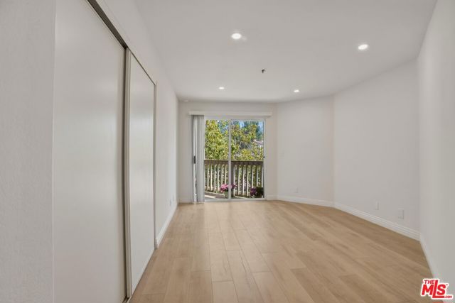 675 Oak Run Trail, Oak Park CA: https://media.crmls.org/mediaz/472651d2-4119-49e8-ada7-19a843ea5dc8.jpg