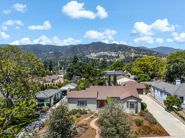 3255 Castera Avenue, Glendale CA: https://media.crmls.org/mediaz/4727a05d-efa4-4b2b-819c-1f99a816ddf7.jpg