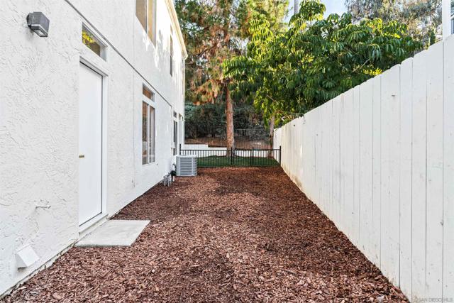 4943 Marin Dr, Oceanside CA: https://media.crmls.org/mediaz/47280771-4790-42d2-b918-250be27da292.jpg