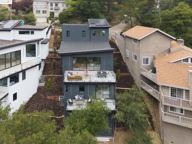 7270 Woodrow Dr, Oakland CA: https://media.crmls.org/mediaz/47281637-9750-4df8-8b7c-65c7561d993b.jpg