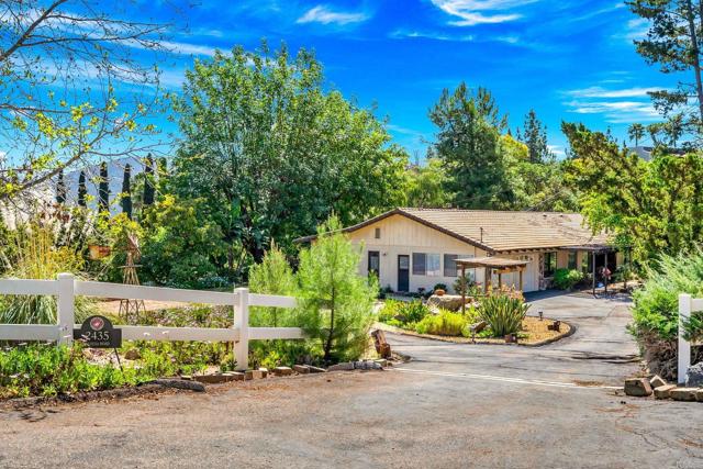 Detail Gallery Image 1 of 1 For 2435 Dehesa Rd, El Cajon,  CA 92019 - 3 Beds | 3 Baths
