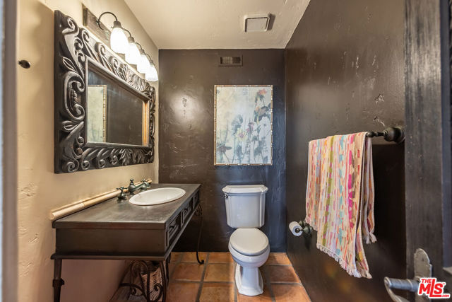 23407 W Copacabana Street, Malibu CA: https://media.crmls.org/mediaz/4728cd89-6aa9-48d5-a250-ce99c6caae3e.jpg