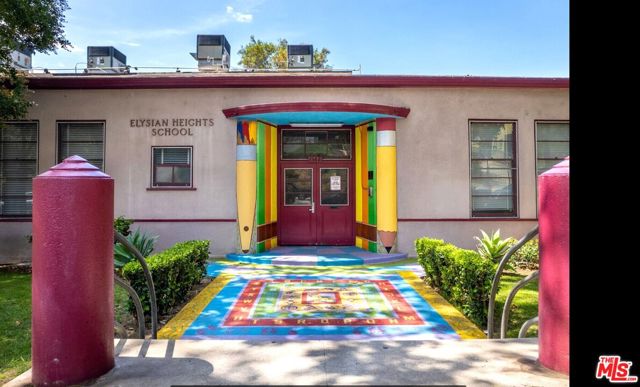2116 Princeton Avenue, Los Angeles CA: https://media.crmls.org/mediaz/4728f91e-a3ab-4f94-ab40-8da6509b1e5f.jpg