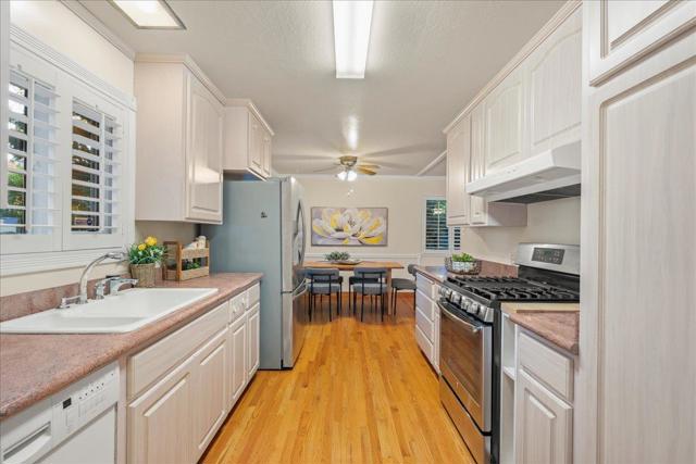 337 Roble Avenue, Redwood City CA: https://media.crmls.org/mediaz/4729be5b-dc09-450f-8543-267f1c99f9ad.jpg