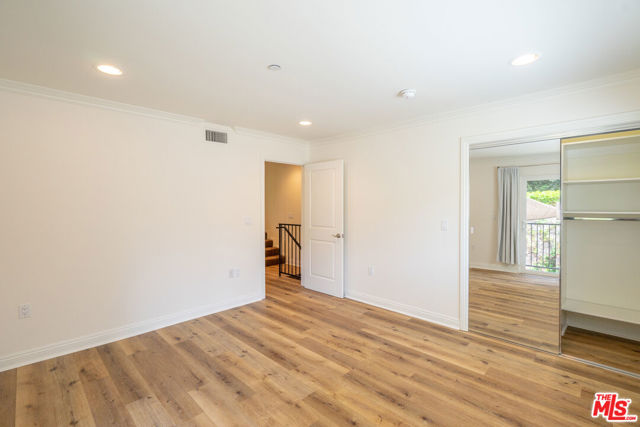 1529 S BEVERLY Drive, Los Angeles CA: https://media.crmls.org/mediaz/472a0846-a0b2-43c3-9b28-10e2f128b007.jpg