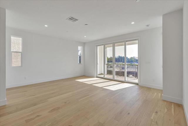 1015 Sinopia Terrace, San Ramon CA: https://media.crmls.org/mediaz/472a2114-ce20-4e3c-abf1-7e7b4966d5cd.jpg