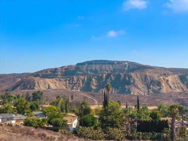 Detail Gallery Image 7 of 27 For 19065 Envoy Ave, Corona,  CA 92881 - 3 Beds | 2 Baths