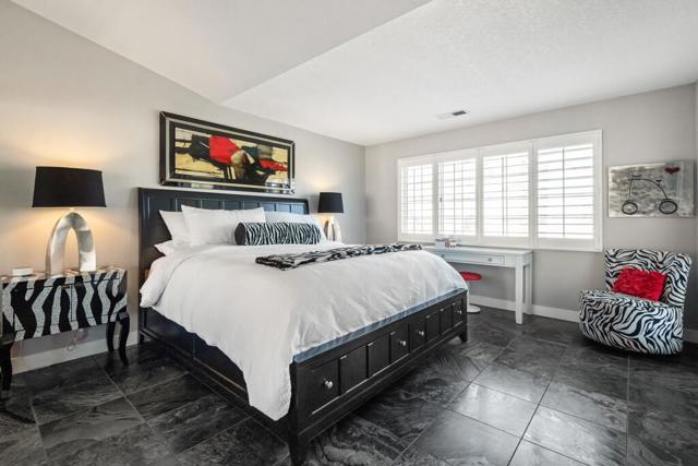 153 Desert Falls E Drive, Palm Desert CA: https://media.crmls.org/mediaz/472a50a8-c6fd-41f1-a209-9f766e19a84c.jpg