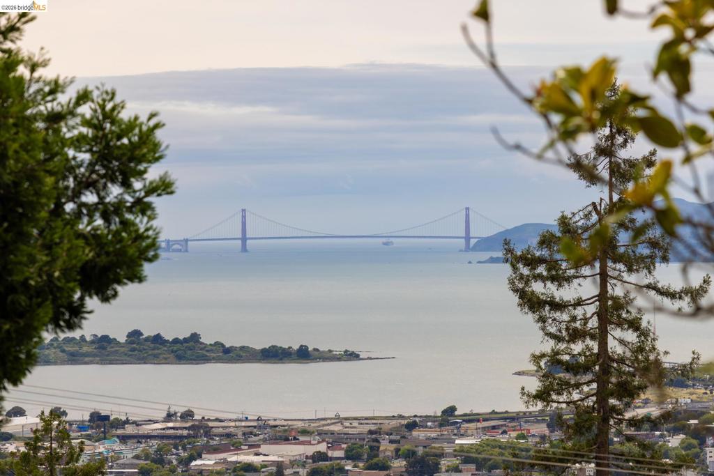 https://media.crmls.org/mediaz/472b377a-a2e2-4fdb-b207-eb55cddffb7d.jpg?preset=X-Large