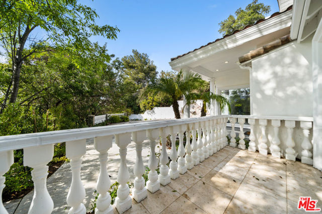 16221 Elisa Place, Encino CA: https://media.crmls.org/mediaz/472b9e23-cba7-4310-b389-0ea389cacce9.jpg