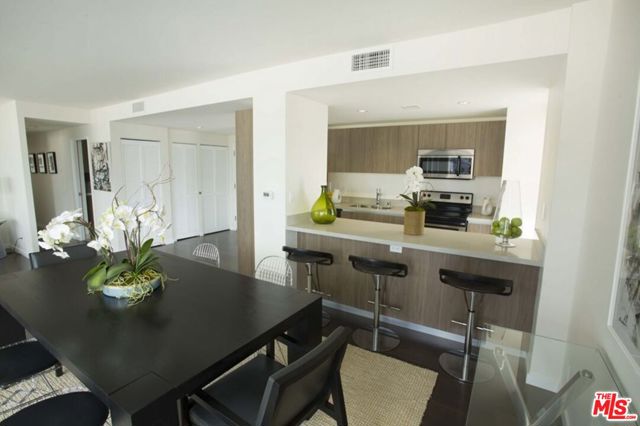 3460 W 7th Street, Los Angeles CA: https://media.crmls.org/mediaz/472bf149-9a5b-42a6-91f6-393640ff0b51.jpg