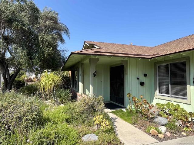13343 Tarascan, Poway CA: https://media.crmls.org/mediaz/472bf6af-e7d1-4c14-b412-2c01ca669843.jpg