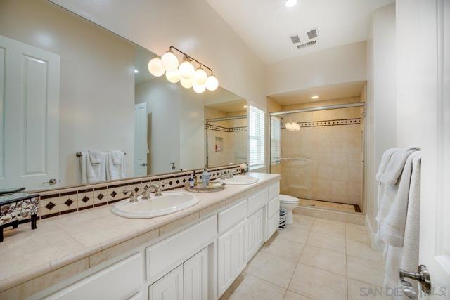 2860 Via Rancheros Way, Fallbrook CA: https://media.crmls.org/mediaz/472bfefb-7cde-46e3-bac2-fb446af74baa.jpg