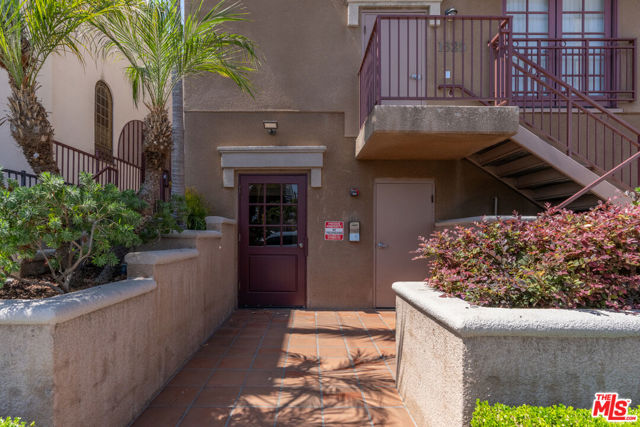 1625 Butler Avenue, Los Angeles CA: https://media.crmls.org/mediaz/472c0ed7-6620-43d2-aa4b-4e6ca7edbfb0.jpg