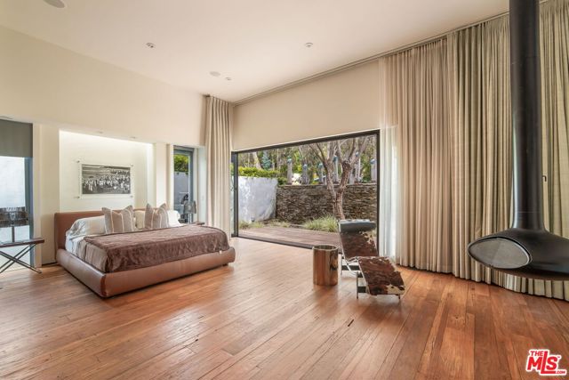 345 W Channel Road, Santa Monica CA: https://media.crmls.org/mediaz/472ce71c-709e-43ac-ab02-0fa7630754ab.jpg