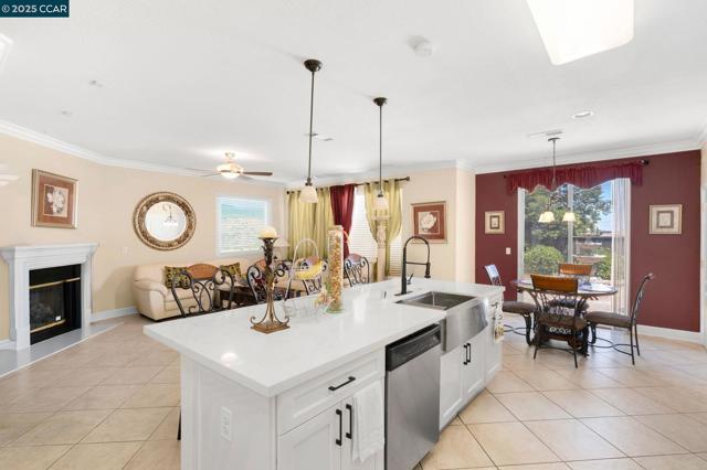 1426 Santa Teresa Dr, Pittsburg CA: https://media.crmls.org/mediaz/472d822e-46a5-4767-ad85-766063ce97ff.jpg
