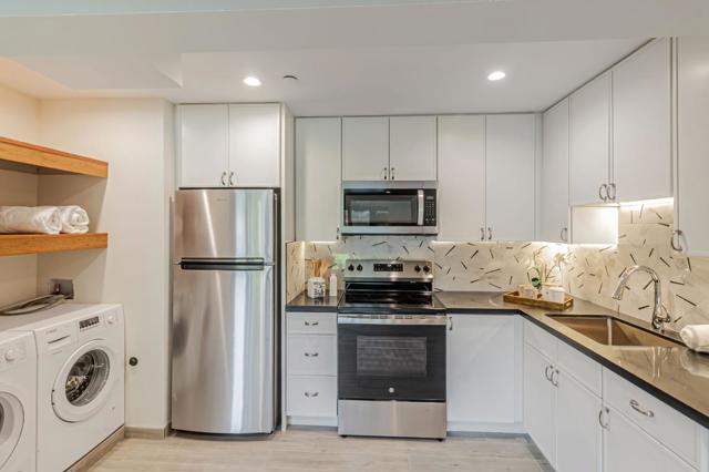 3119 Oak Knoll Drive, Redwood City CA: https://media.crmls.org/mediaz/472dc41c-effd-49c3-aff4-123a30238c33.jpg