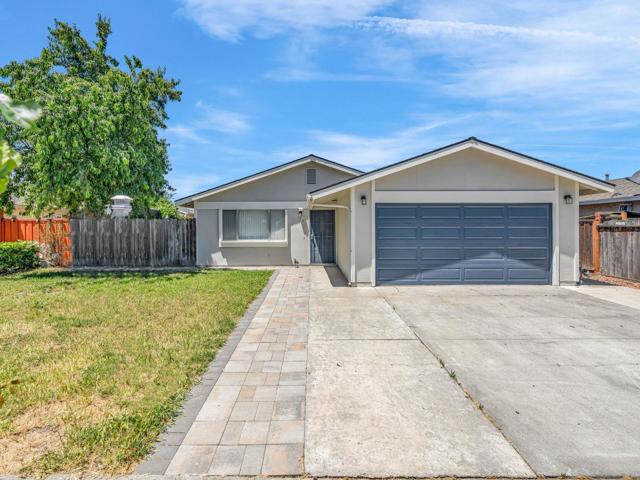 170 Gonzalez Drive, Hollister CA: https://media.crmls.org/mediaz/472e10cd-fcee-495c-9c1b-af36b98c0514.jpg