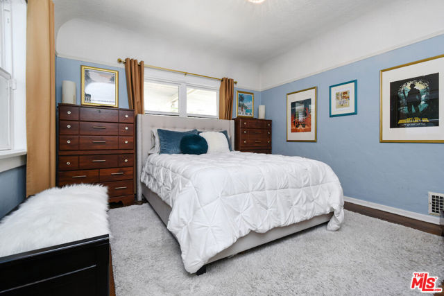 10344 Woodbridge Street, Toluca Lake CA: https://media.crmls.org/mediaz/472e2ddd-22b1-472b-9bcf-6a234f4b3dbb.jpg