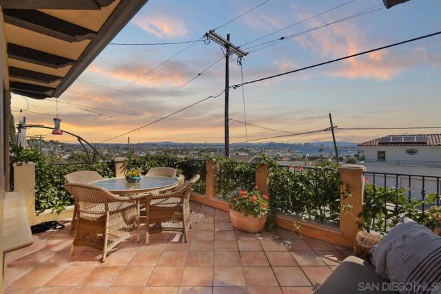 1250 Willow St, San Diego CA: https://media.crmls.org/mediaz/472eb9a3-5f27-4a96-93a6-5546a7e47c83.jpg