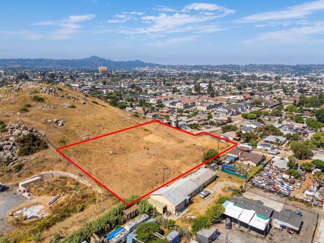 1161 N Anza Street, El Cajon CA: https://media.crmls.org/mediaz/472edaa4-9732-44d3-932d-de95d4d3e5a5.jpg