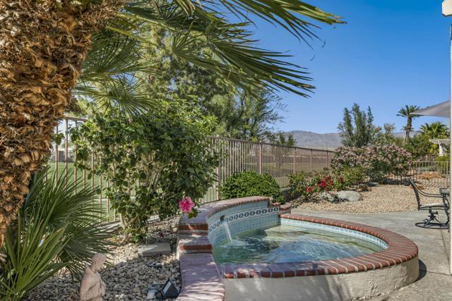 38129 Grand Oaks Avenue Avenue, Palm Desert CA: https://media.crmls.org/mediaz/472f026d-ea59-44c0-84c6-651d17de5632.jpg