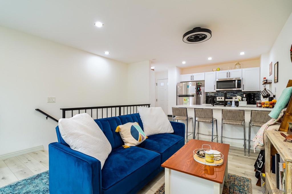 MLS #250035038SD img 1