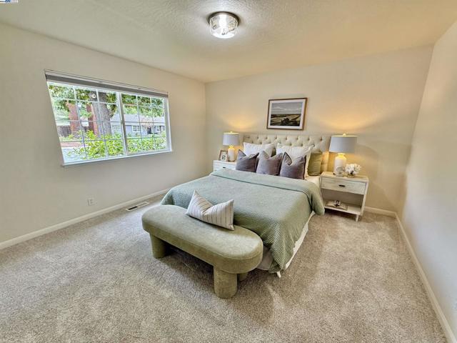 5647 Southbrook Dr, Clayton CA: https://media.crmls.org/mediaz/472fa6dd-09c5-499d-954f-0c89ffe405e7.jpg