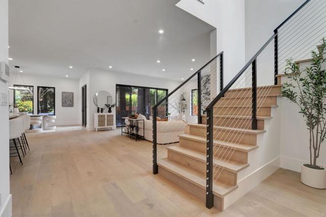 546 9th Avenue, Menlo Park CA: https://media.crmls.org/mediaz/47302614-c525-4834-a716-8682226e2408.jpg