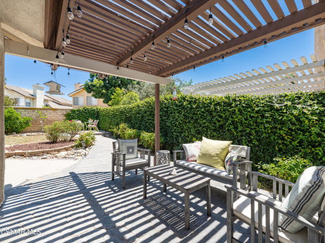 552 Fairfield Road, Simi Valley CA: https://media.crmls.org/mediaz/47304675-21ea-45a0-988a-dc0ca2d10a20.jpg