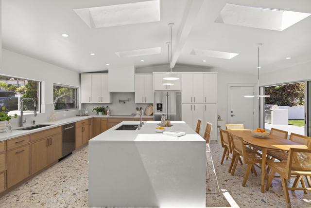 5851 Box Canyon, La Jolla CA: https://media.crmls.org/mediaz/473067f1-03f9-48b8-87f6-5078d0da658f.jpg