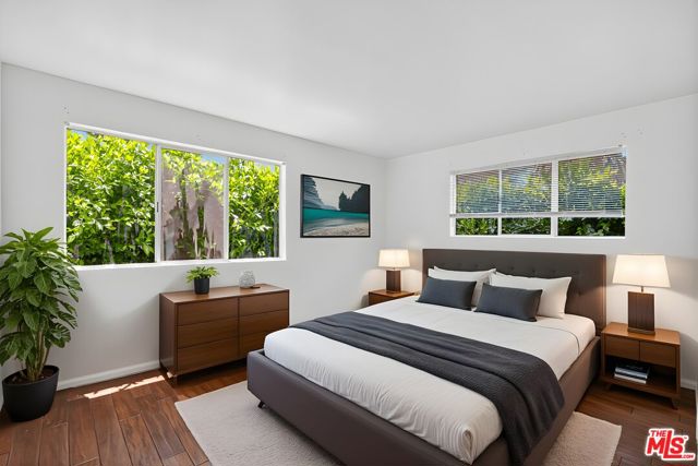 1101 Lincoln Boulevard, Santa Monica CA: https://media.crmls.org/mediaz/4730d6ee-b083-4561-bc80-38653911ede9.jpg