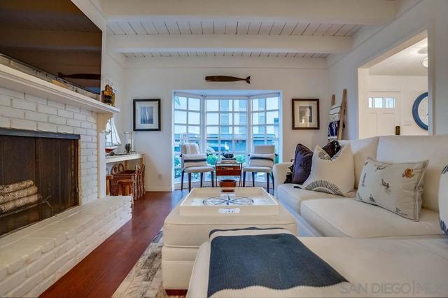 75 Corinthian Walk, Long Beach CA: https://media.crmls.org/mediaz/4730fefe-4d2a-480f-976a-d7bc719b980e.jpg