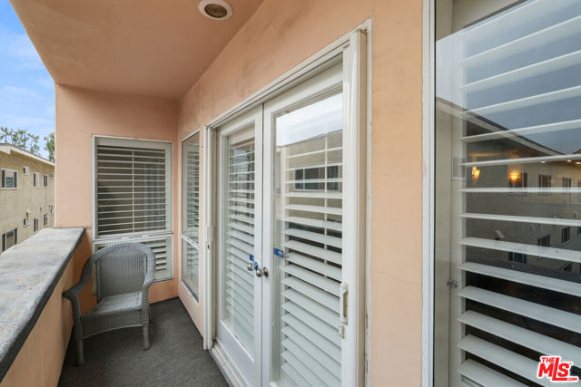5224 Zelzah Avenue, Encino CA: https://media.crmls.org/mediaz/47315a5d-6ec7-4810-bcd3-e42af5693634.jpg