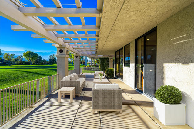 15 Duke Drive, Rancho Mirage CA: https://media.crmls.org/mediaz/47318f7b-6bc2-4c9e-bfc1-427eb6e3ace4.jpg