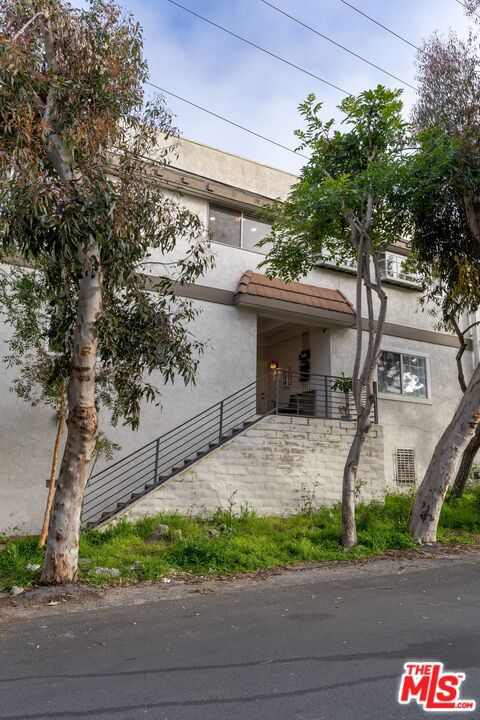 3900 PACIFIC Avenue, Marina del Rey CA: https://media.crmls.org/mediaz/473199cb-3188-40e8-a991-c2834e49f981.jpg