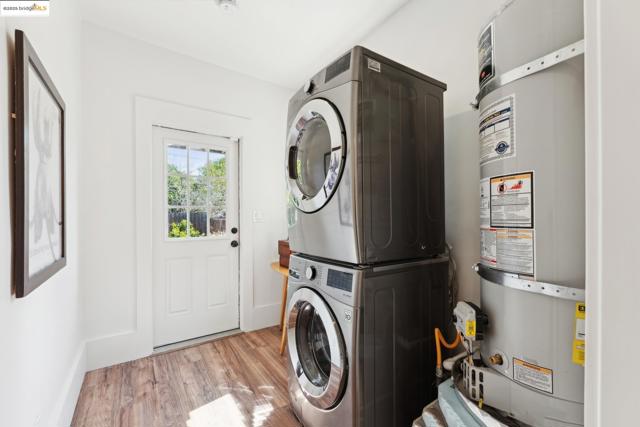 3716 Market St, Oakland CA: https://media.crmls.org/mediaz/4731d511-94f0-4762-b0cb-9adb15fde76d.jpg
