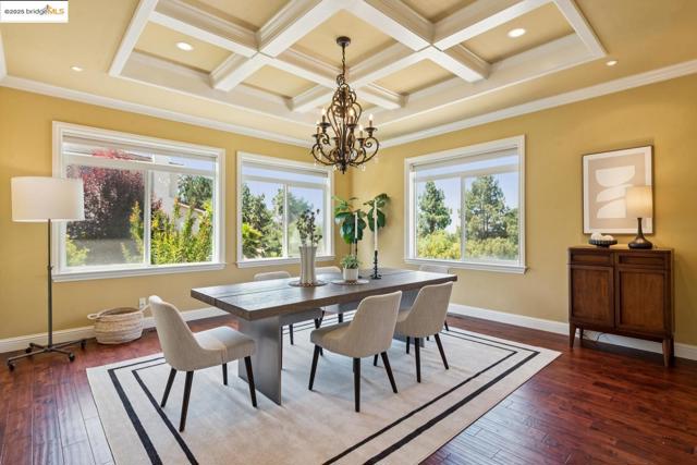 3244 Ridgeview PL, Hayward CA: https://media.crmls.org/mediaz/4731f0f9-17f0-4669-b92d-d128ab4755ef.jpg