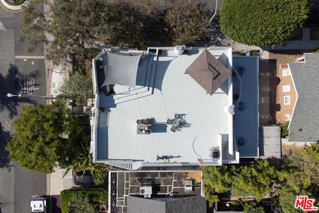 801 Westbourne Drive, West Hollywood CA: https://media.crmls.org/mediaz/473230b6-62bf-4653-9f2c-5c110b7cb695.jpg