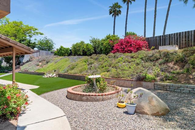 12847 Abra Pl, San Diego CA: https://media.crmls.org/mediaz/47323c93-5c62-4fe7-85b5-3dd472e71616.jpg
