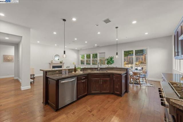 379 Felipe Cmn, Fremont CA: https://media.crmls.org/mediaz/47325694-8f0a-415b-af91-eb14b03cf5e7.jpg