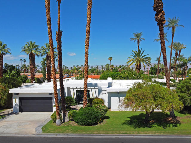 75414 Palm Shadow Drive, Indian Wells CA: https://media.crmls.org/mediaz/47333dab-b297-4138-b63b-f3e231ddd354.jpg