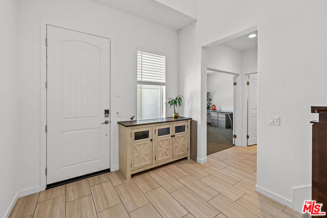 18113 Tableau Way, Santa Clarita CA: https://media.crmls.org/mediaz/473352c9-3dbe-4e79-a7b6-fd7bfa064230.jpg