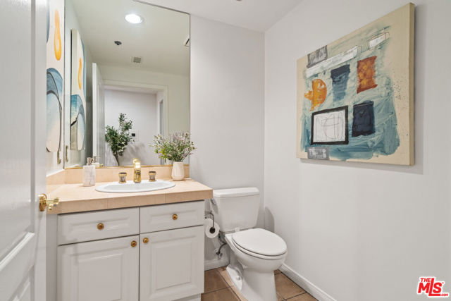 575 S Barrington Avenue, Los Angeles CA: https://media.crmls.org/mediaz/47336fe2-d7ed-47b7-a8f2-dd2b3c06dc58.jpg
