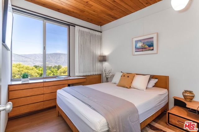 8554 Day Street, Sunland CA: https://media.crmls.org/mediaz/4733dbbd-3aeb-45a1-91cd-f24b28246617.jpg