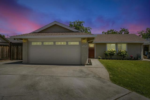 9124 Connell Court, Gilroy CA: https://media.crmls.org/mediaz/4733f52f-4419-4484-9116-422e2a625b9f.jpg
