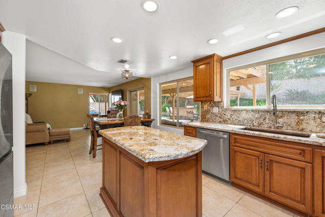 3961 Springtime Lane, Moorpark CA: https://media.crmls.org/mediaz/47341a9d-fc4b-4ea8-bd0e-a6958c999f08.jpg