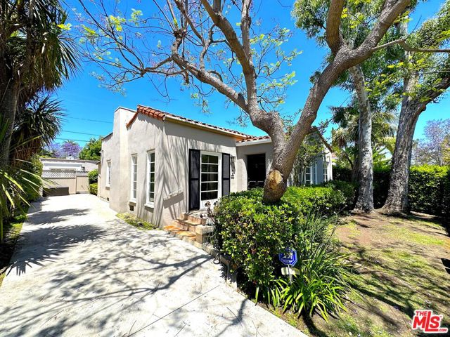 9019 Rosewood Avenue, West Hollywood CA: https://media.crmls.org/mediaz/4734467b-5535-470e-8bbc-c7b5232a658c.jpg